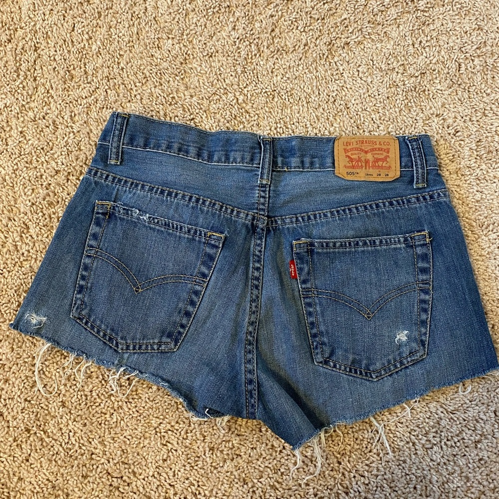 LEVI’S // cut off shorts
